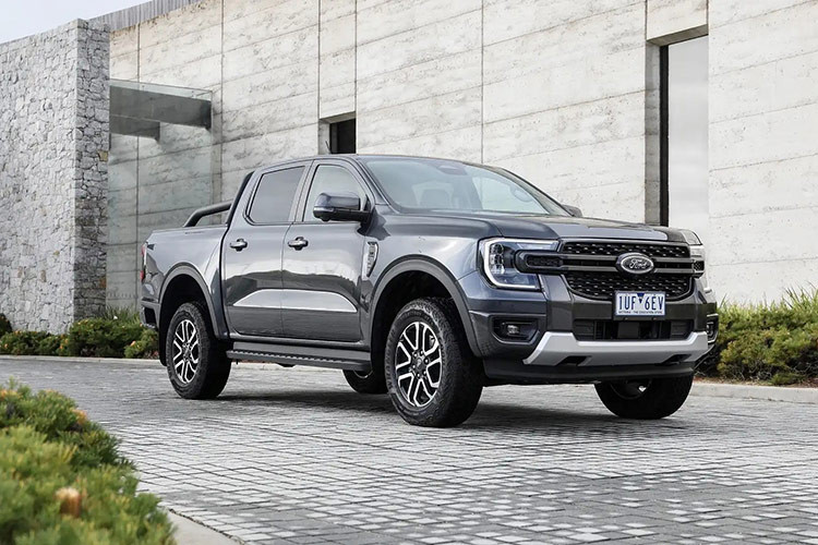 Xe dự kiến sẽ chính thức ra mắt vào 2025 và mở bán từ năm 2026. Mặc dù chưa có thông tin chính thức về giá xe Ford Ranger Super Duty 2025, mẫu xe này được kỳ vọng sẽ có mức giá thấp hơn Ranger Raptor, hiện đang được bán tại Việt Nam với giá khởi điểm khoảng 1,299 tỷ đồng.