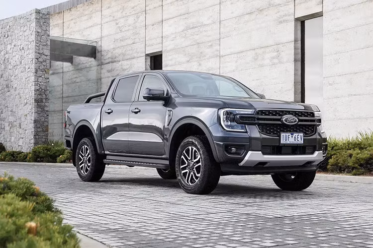 Xe dự kiến sẽ chính thức ra mắt vào 2025 và mở bán từ năm 2026. Mặc dù chưa có thông tin chính thức về giá xe Ford Ranger Super Duty 2025, mẫu xe này được kỳ vọng sẽ có mức giá thấp hơn Ranger Raptor, hiện đang được bán tại Việt Nam với giá khởi điểm khoảng 1,299 tỷ đồng.