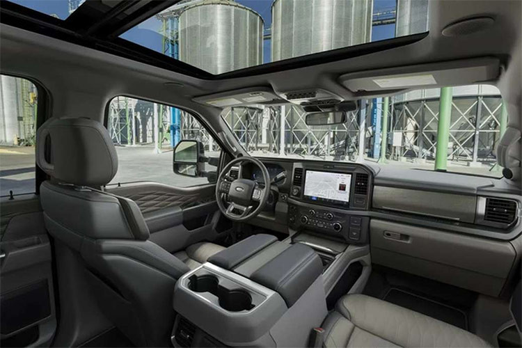 Bên cạnh đó, động cơ xăng V6 tăng áp kép của Ranger Raptor cũng là một lựa chọn khả thi. Tuy nhiên, Ford được dự đoán sẽ điều chỉnh thông số kỹ thuật để phù hợp hơn với mục tiêu vận hành nặng.