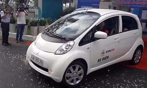 Oto dien lap rap Viet Nam duoc uu dai thue nhap linh kien