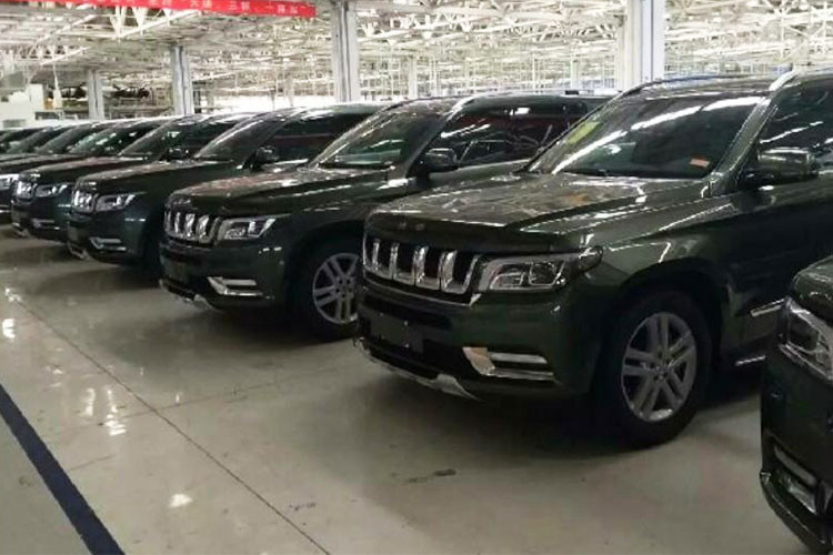 Trên thực tế, mẫu xe này đã từng được sản xuất theo từng nhóm nhỏ trước đây, nhưng chủ yếu là để phục vụ chính phủ như xe tuần tra, xe phục vụ... Kể từ tháng 9/2018, BJ90 sẽ có thể đến tay mọi người mua có nhu cầu.