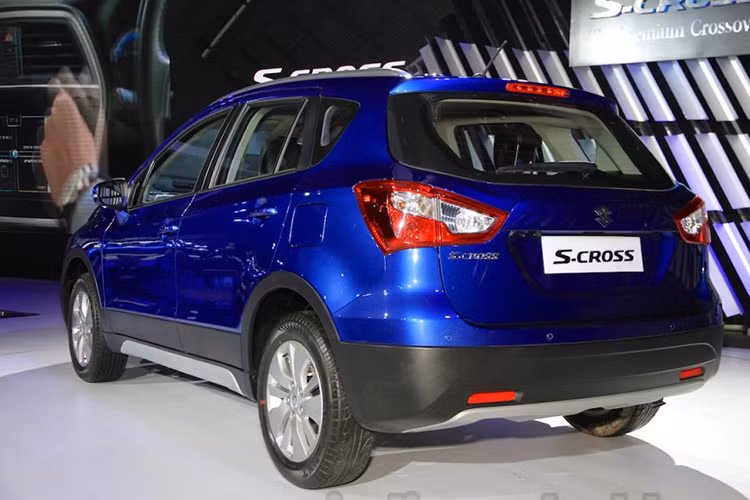 Đầu tiên là loại I4 1.6 có công suất 118 mã lực và mô-men xoắn 320 Nm, phiên bản này mất 11,3 giây để tăng tốc từ 0-100 km/h và có mức tiêu hao nhiên liệu khoảng 23 km/lít.