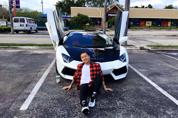 Anh nói: “Nhớ cách đây 2 năm. Khi được anh em Gia lai Teams đón tiếp tại Miami. Nhìn mấy con bò và ngựa tôi mê mẩn nhưng vẫn chỉ lưu nó lại trong giấc mơ của mình. Thoắt cái 2 năm. Giấc mơ đó lại thành sự thật khi mình sở hữu 1 chú ngựa như vậy. Nhiều lúc đang lái xe mình cứ tủm tỉm cười với chính mình vì mọi thứ đã đến trong cuộc đời mình.”