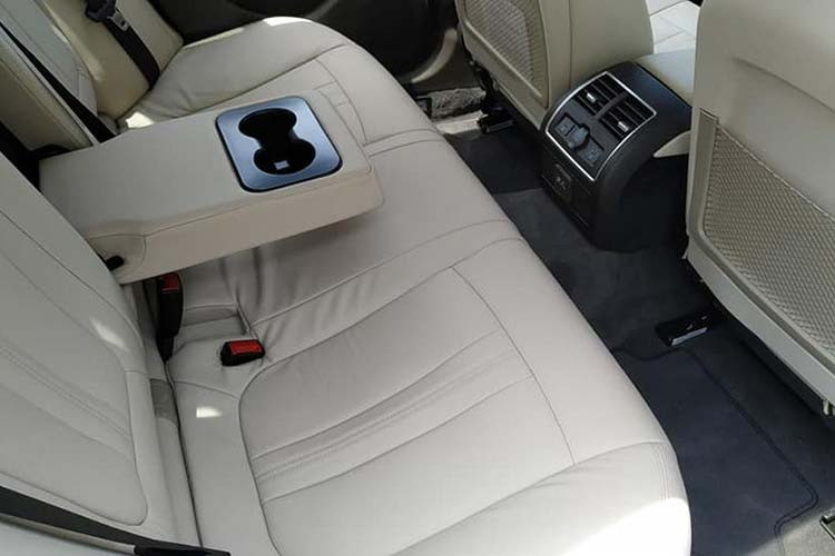 Cả 2 mẫu xe cảnh sát Vinfast Lux A 2.0 và Lux SA 2.0 bản cao cấp mới này đều được trang bị động cơ 2.0 lít tăng áp có sức mạnh 228 mã lực và 350 Nm mô men xoắn, đi kèm với hộp số tự động 8 cấp. Với thông số này, cả 2 mẫu xe đều có sức mạnh vừa đủ để có thể thực hiện nhiệm vụ tuần tra giao thông hay dẫn đoàn.