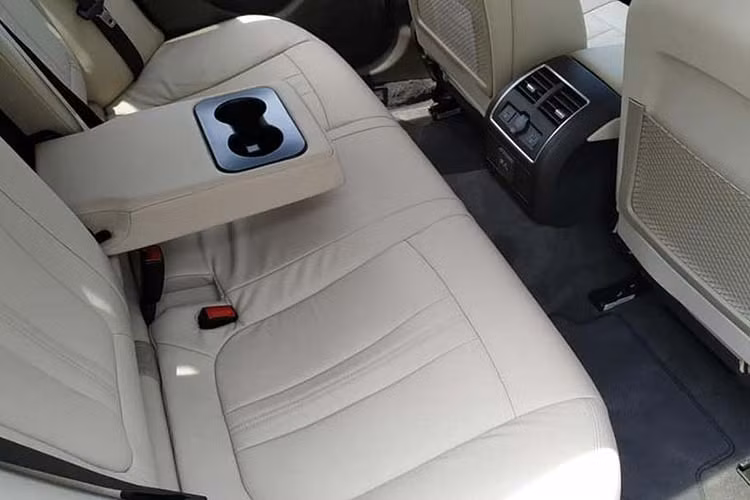 Cả 2 mẫu xe cảnh sát Vinfast Lux A 2.0 và Lux SA 2.0 bản cao cấp mới này đều được trang bị động cơ 2.0 lít tăng áp có sức mạnh 228 mã lực và 350 Nm mô men xoắn, đi kèm với hộp số tự động 8 cấp. Với thông số này, cả 2 mẫu xe đều có sức mạnh vừa đủ để có thể thực hiện nhiệm vụ tuần tra giao thông hay dẫn đoàn.