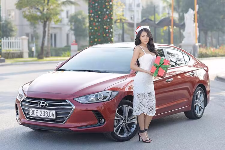 Elantra được trang bị 2 lựa chọn động cơ, gồm: động cơ xăng Nu 2.0L cho công suất tối đa 156 mã lực tại 6.200 vòng/phút cùng Momen xoắn cực đại 196 Nm tại 4.000 vòng/phút. Động cơ xăng Gamma II 1.6L có công suất tối đa 128 mã lực tại 6.300 vòng/phút cùng Momen xoắn cực đại 154,5 Nm tại 4.850 vòng/phút. Hộp số tự động 6 cấp hoặc số sàn 6 cấp.