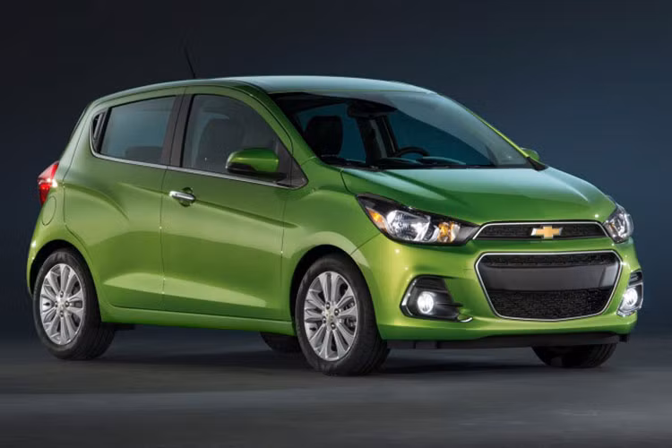 Với mức giá giá 279 triệu đồng từ GM Việt Nam, phiên bản mới của dòng xe này được đặt ở mức cao cấp hơn phiên bản hiện tại đang có mặt trên thị trường Việt Nam, động cơ lớn hơn (1,2 lít) và có giá đắt hơn bản Spark Van Lite là 20 triệu đồng.