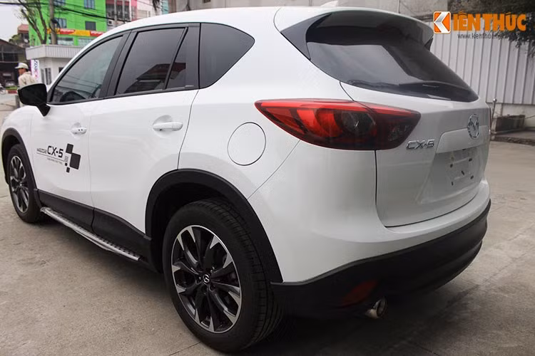 Thực tế phiên bản 2016 không có khác biệt nhiều so với mẫu 2017 hiện tại nên đây là cơ hội quá tốt cho những khách hàng đang muốn sở hữu xe Mazda CX-5. Tuy nhiên thông tin này đồng thời sẽ làm những người đã mua CX-5 "hoang mang'" khi trong phút chốc đã lỗ đến hàng chục triệu đồng. Những người đã mua xe càng lâu sẽ càng lỗ nhiều hơn nữa.