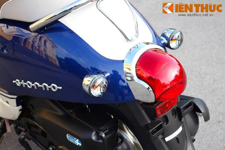 Cụm đèn hậu của Giorno có thiết kế cổ điển, tương tự những mẫu scooter nằm ở nửa giữa và sau thế kỷ 20 bán ra tại thị trường Việt Nam. Ở phía hai bên, thân xe là 2 xi nhan "hột vịt" nhỏ nhắn, được gắn trực tiếp vào thân xe thay vì một đoạn nối dài, loại bỏ khả năng "rơi rụng".