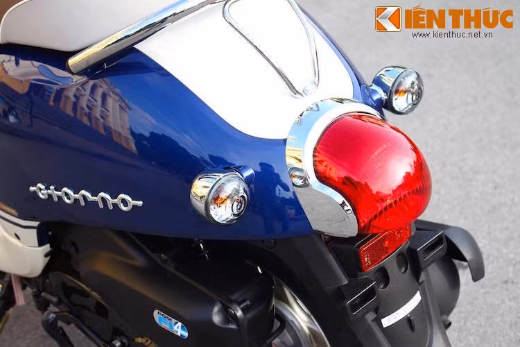 Cụm đèn hậu của Giorno có thiết kế cổ điển, tương tự những mẫu scooter nằm ở nửa giữa và sau thế kỷ 20 bán ra tại thị trường Việt Nam. Ở phía hai bên, thân xe là 2 xi nhan "hột vịt" nhỏ nhắn, được gắn trực tiếp vào thân xe thay vì một đoạn nối dài, loại bỏ khả năng "rơi rụng".