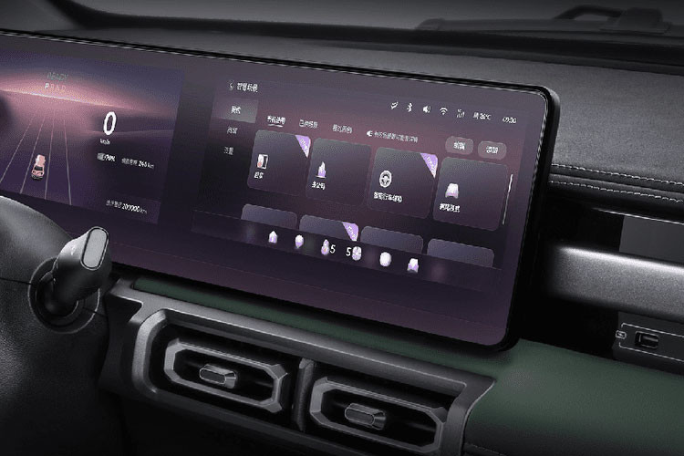 Baojun Yep được trang bị một mô tơ điện có công suất 67 mã lực và mô-men xoắn 140Nm, dẫn động cầu sau. Tốc độ tối đa của mẫu xe mini điện này là 100km/h.