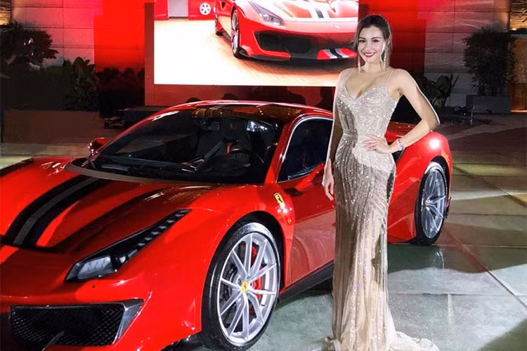 Hiện dòng siêu xe Ferrari 488 Pista đã có đến 3 biến thể bao gồm bản tiêu chuẩn mới ra mắt giới nhà giàu Singapore, phiên bản đặc biệt Ferrari 488 Pista Piloti được ra đời để kỷ niệm chiến thắng của đội đua AF Corse trong giải vô địch World Endurance Championship (WEC) 2017.