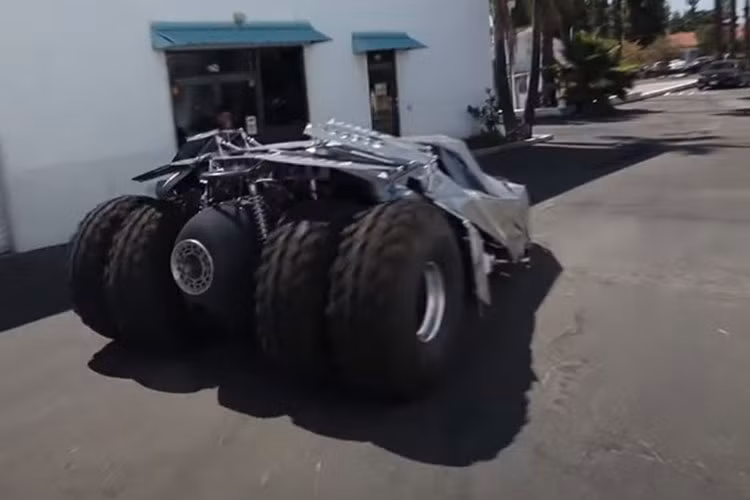 YouTuber nay chi toi hon 23 ty dong de do xe Tumbler giong Batman-Hinh-3