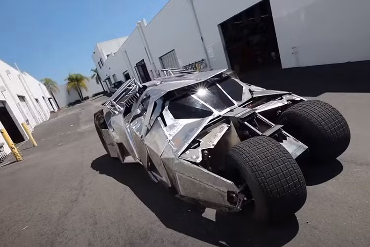 YouTuber nay chi toi hon 23 ty dong de do xe Tumbler giong Batman-Hinh-2