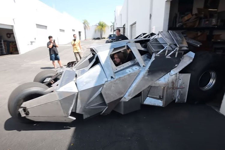 YouTuber nay chi toi hon 23 ty dong de do xe Tumbler giong Batman