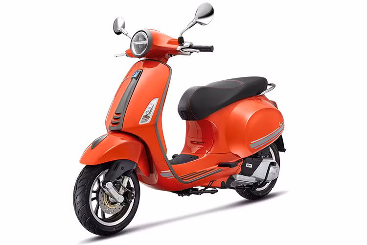 Cụ thể, mẫu xe ga Vespa Primavera S 2019 phiên bản đặc biệt hướng đến vẻ đẹp unisex thời thượng, không chỉ cuốn hút phái nữ mà cả những chàng trai theo phong cách thời trang và cá tính. Xe sở hữu 2 màu xe hoàn toàn mới: Cam hoàng hôn (Orange Tramonto) và Xám cá tính (Grey Stile).
