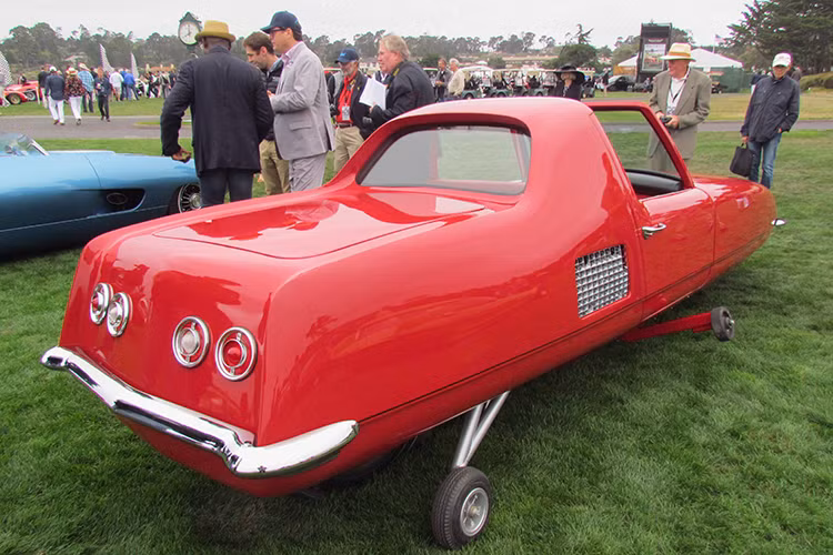 Tremulis và Summers đã làm việc xoay quanh khái niệm tiết kiệm nhiên liệu khi họ nảy ra ý tưởng dành cho mẫy Gyro-X. Cắt bỏ 2 bánh xe đồng nghĩa giảm đáng kể trọng lượng và tương đương chiếc xe cso thể sử dụng một động cơ nhỏ hơn và một kiểu thân vỏ có tính khí động học hơn.