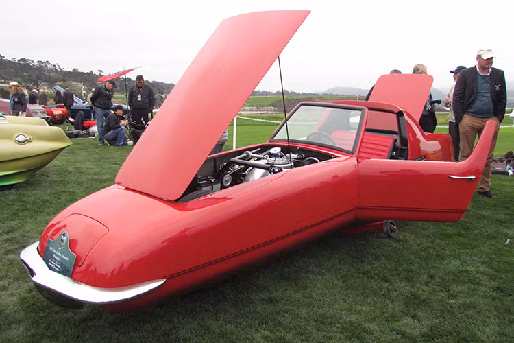 Mới đây, nó đã được trưng bày ở Lane Motor Museum ở Nashville, Tennessee, Mỹ và hiện đang trên đường chu du châu Âu. Và dường như đã có một người đủ dũng cảm để ngồi lái chiếc xe ôtô 2 bánh độc đáo này.