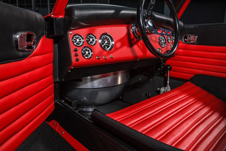 Mặc cho những lời khẳng định trên tạp chí Science and Mechanics rằng Gyro-X “không thể nào bị trượt hoặc lật,” “có thể đổ góc 40 độ” và nó sẽ có thể chạm tốc độ 200 km/h, thực tế là chiếc xe đặc biệt này bắt đầu trở nên bất ổn định ở tốc độ khoảng 112 km/h và cần phát triển thêm nữa để có thể sử dụng an toàn ở tốc độ xe ôtô thông thường.