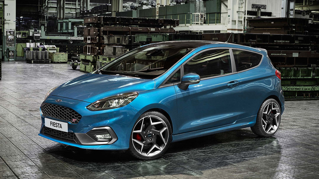 Nếu cần một chiếc xe ôtô giá rẻ và nhỏ gọn để đi lại trong thành phố, Ford Fiesta là lựa chọn lý tưởng của người dùng Mỹ. Phiên bản thể thao ST được trang bị ghế bọc da tích hợp chức năng sưởi, hệ thống âm thanh cao cấp. Mức giá cho chiếc hatchback này là 21.285 USD.