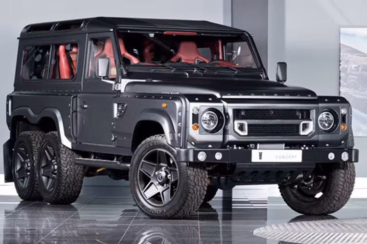 Chiếc Flying Huntsman đầu tiên hiện đang được hãng độ Kahn Design hoàn thành và họ cũng đã công bố giá bán khoảng 310.000USD.