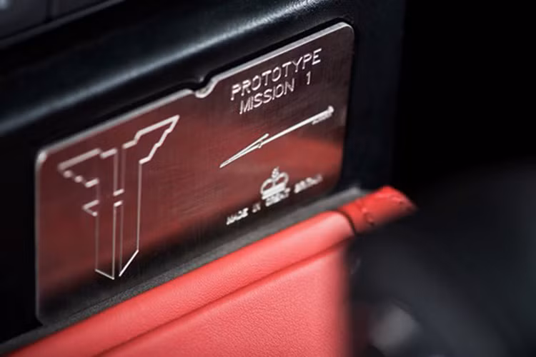 Chiếc đầu tiên thuộc dự án độ này mang mã “Prototype Mission 1” được Kahn Design rao bán với giá 199.875 bảng Anh (khoảng 309.835USD).