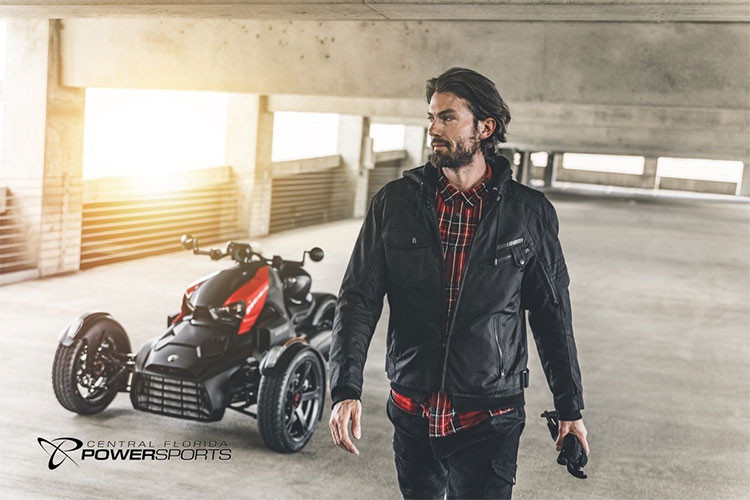 Những mẫu môtô 3 bánh Can-Am được thiết kế dành riêng cho những khách hàng muốn trải nghiệm cảm giác lái môtô, nhưng lại thiếu tự tin khi cầm lái xe 2 bánh. Dòng sản phẩm Can-Am Ryker 2019 mới càng thể hiện rõ điều này, khi được tích hợp đầy đủ tiện nghi và đem tới cảm giác như lái xe máy, trong khi ổn định hơn nhiều nhờ 2 bánh trước.