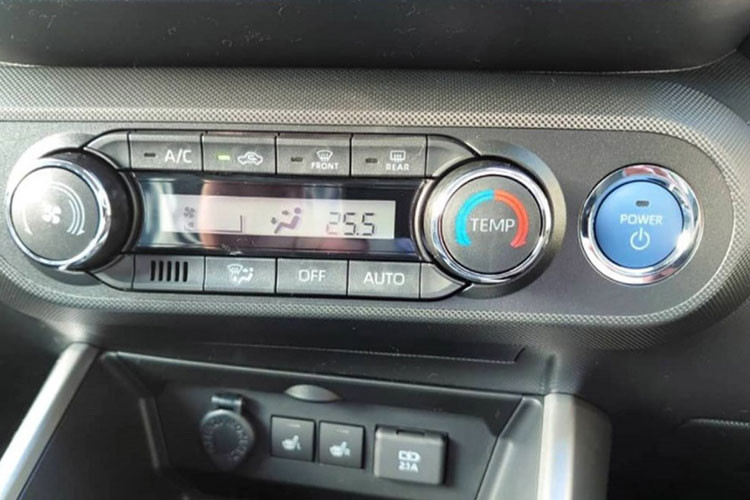 Toyota Raize Hybrid 2022 được trang bị hệ truyền động hybrid e-SMART, gồm động cơ 1.2L 3 xi-lanh nạp khí tự nhiên, sản sinh công suất tối đa 82 mã lực tại tua máy 5.600 vòng/phút, mô-men xoắn cực đại 105 Nm tại dải tua máy 3.200 - 5.200 vòng/phút.