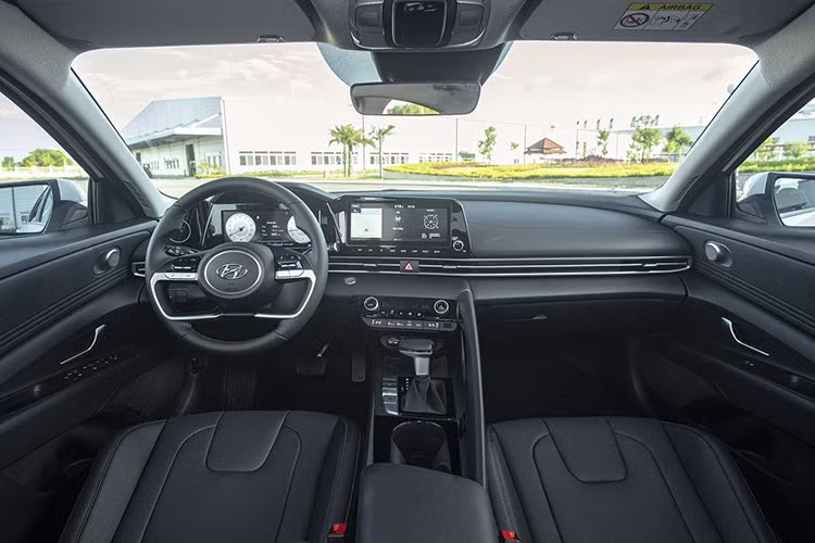 Hyundai Elantra tai Viet Nam dang giam gia toi gan 80 trieu dong-Hinh-2