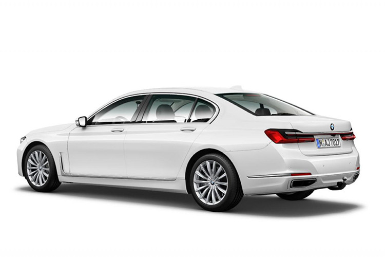 Theo một số nguồn tin, BMW 7-Series 2020 sẽ chính thức trình làng vào tuần sau. Đến triển lãm Ô tô Geneva 2019, mẫu sedan hạng sang cỡ lớn này sẽ lần đầu tiên được ra mắt công chúng như đối thủ trực tiếp của Mercedes-Benz S-Class và Audi A8.