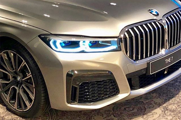 Theo trang mạng xã hội BMWBlog, đây là những hình ảnh do người chịu trách nhiệm về cấu hình trực tuyến của 7-Series 2020 đăng lên mạng. Qua những hình ảnh này, có thể thấy BMW 7-Series 2020 sở hữu một vài cấu hình như 740e, 750Li, M760Li, M Sport và Luxury. 