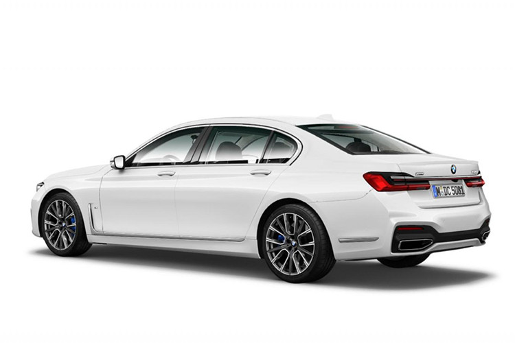 Đáng tiếc là thông tin về động cơ của mẫu sedan hạng sang BMW 7-Series 2020 vẫn được giữ kín. Nhiều khả năng xe sẽ vẫn dùng các loại động cơ xăng và diesel 6 xi-lanh, dung tích 3.0 lít, máy xăng V8, tăng áp kép, dung tích 4,4 lít và V12, dung tích 6,6 lít như cũ.
