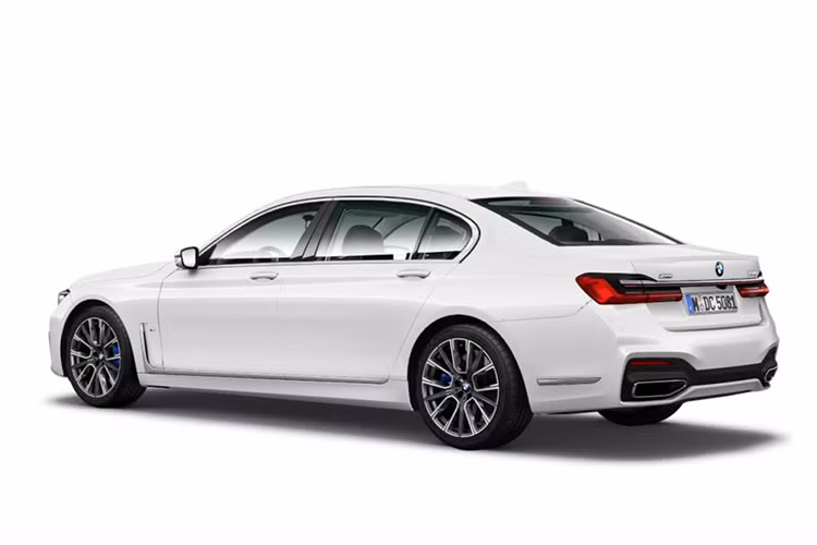 Đáng tiếc là thông tin về động cơ của mẫu sedan hạng sang BMW 7-Series 2020 vẫn được giữ kín. Nhiều khả năng xe sẽ vẫn dùng các loại động cơ xăng và diesel 6 xi-lanh, dung tích 3.0 lít, máy xăng V8, tăng áp kép, dung tích 4,4 lít và V12, dung tích 6,6 lít như cũ.