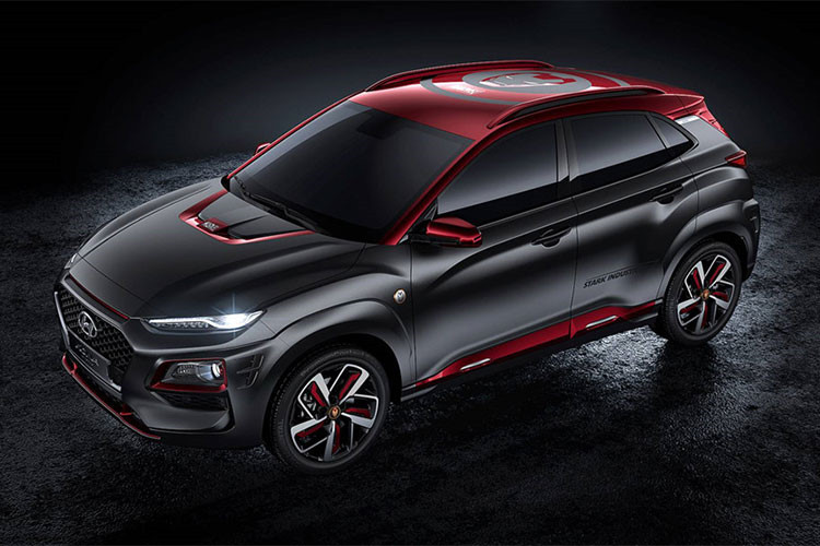 Tại thị trường Anh, Hyundai Kona Iron Man Edition 2019 chỉ có duy nhất lựa chọn động xăng tăng áp 1.6L, sản sinh công suất 177 mã lực, đi cùng hộp số ly hợp kép 7 cấp. Xe mất 7,7 giây tăng tốc từ 0- 100 km/h. Mức tiêu hao nhiên liệu trung bình là 6 lít/100 km theo tiêu chuẩn WLTP.