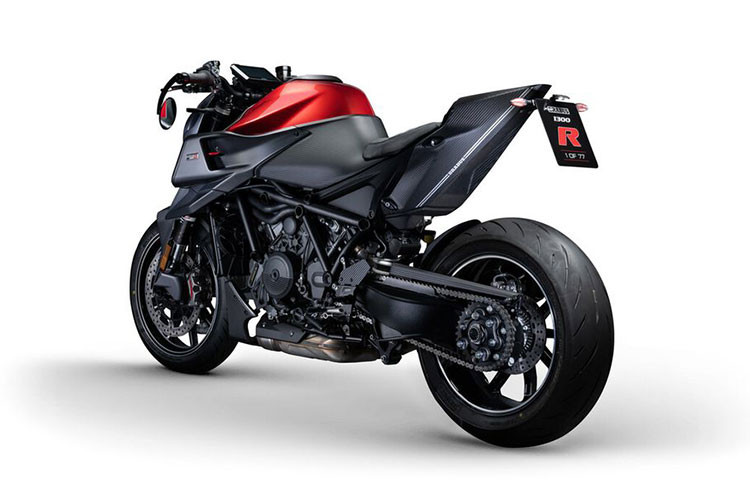 Xe được trang bị hệ thống chống trượt MTC, hệ thống kiểm soát trượt bánh MSR, hệ thống chống bó cứng phanh hỗ trợ khi vào cua Cornering ABS với chế độ Supermoto, hệ thống kiểm soát hành trình Cruise Control, cảm biến áp suất lốp TPMS, sang số nhanh Quickshifter+, đèn báo phanh khẩn cấp Adaptive Brake Light và công nghệ mở khóa từ xa...