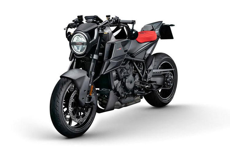 KTM BRABUS 1300 R có mức tiêu hao nhiên liệu khoảng 5,5 lít/100 km. Dung tích bình nhiên liệu lên tới 16 lít và trọng lượng xe ở mức 194 kg. Giá xe KTM Brabus 1300 R tại Việt Nam có mức bán ra lên đến 2,209 tỷ đồng. Như vậy, mẫu môtô phân khối lớn này đắt ngang một chiếc xe sang Mercdes-Benz E-Class.