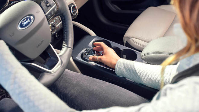 Ngoài môtô BMW, nhóm thiết kế của Ford còn vay mượn đường nét từ Focus. Rõ ràng mẫu SUV mới hao hao giống Focus từ góc nhìn nhất định.