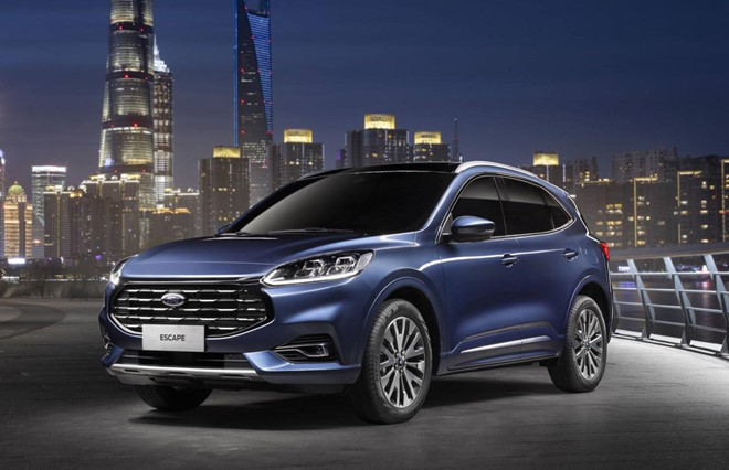 Quyết định này ảnh hưởng tới kiểu dáng thiết kế Bazinski áp dụng cho Escape mới. Nói với tờ Automobile Magazine, nhà thiết kế này tiết lộ ý tưởng Escape mới bắt nguồn từ xe môtô BMW. 