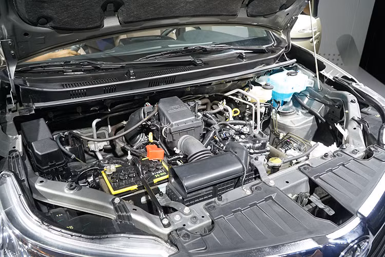 Có 2 loại động cơ cho mẫu xe Toyota Avanza 2018. Máy 1,3 lít cho công suất 94 mã lực tại 6.000 vòng/phút và mô-men xoắn 121 Nm tại 9.400 vòng/phút, kết hợp số sàn 5 cấp. Máy 1,5 lít cho công suất 102 mã lực tại 6.000 vòng/phút và mô-men xoắn 136 Nm tại 4.200 vòng/phút, kết hợp số tự động 4 cấp. Đi kèm hệ dẫn động cầu sau.