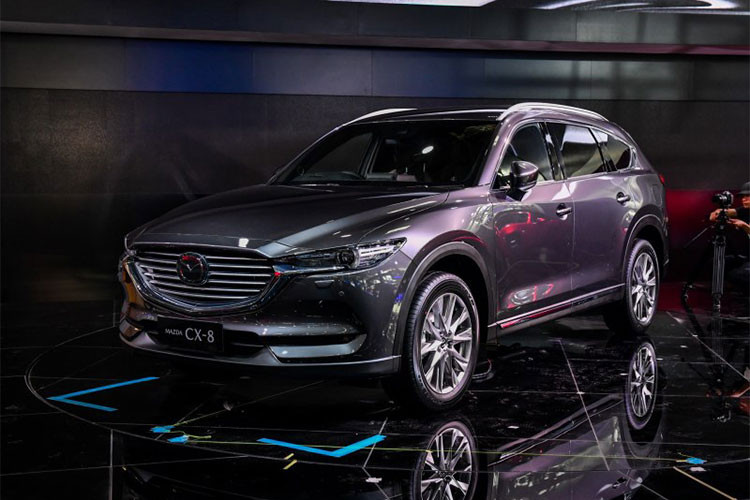 Hiện giá xe Mazda CX-8 mới tại triển lãm ôtô Bắc Kinh chưa được thông báo cụ thể. Trong khi đó, tại thị trường Nhật Bản, Mazda CX-8 có giá 3,2 - 4,2 triệu Yên (tương đương 668 - 877 triệu đồng). Sau Trung Quốc, xe sẽ có mặt tại thị trường Đông Nam Á vào quý III/2018.