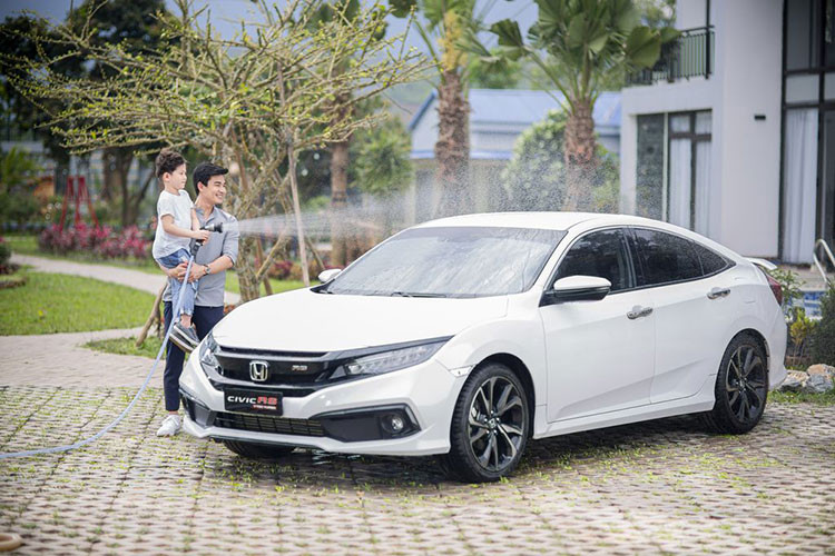 Honda Civic, HR-V va Brio tiep tuc giam 100% phi truoc ba