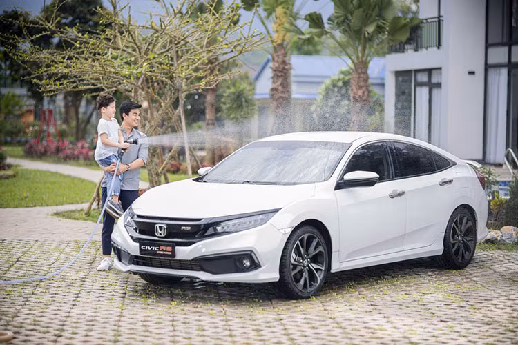 Honda Civic, HR-V va Brio tiep tuc giam 100% phi truoc ba