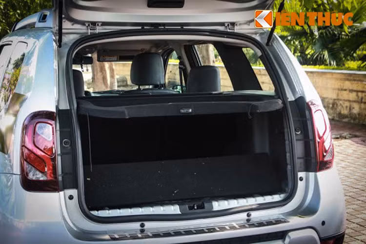 Xe sử dụng động cơ xăng 2.0L, công suất 143 mã lực tại 5.570 vòng/phút, mô-men xoắn 195 Nm tại 4.000 vòng/phút, đi kèm với hộp số tự động. Mức tiêu hao nhiên liệu của xe trên đường hỗn hợp ở mức 8,9 lít/100, trong khi ở trong độ thị là 11,7 lít và đường cao tốc 7,3 lít/100 km (theo công bố của nhà sản xuất).