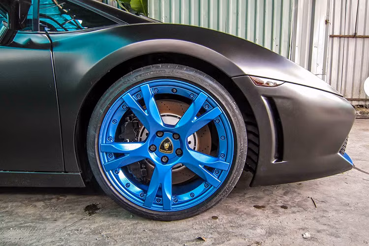 Cung cấp sức mạnh cho Gallardo SE vẫn tiếp tục là khối động cơ V10 5.0l nạp khí tự nhiên như trên phiên bản thường. Tuy nhiên với một số cải tiến, phiên bản đặc biệt này cho công suất mạnh hơn 20 mã lực, đạt 520 mã lực. Đi kèm với động cơ là hệ dẫn động 4 bánh và hộp sô tự động e-Gear 6 cấp với thêm chế độ "Thrust".