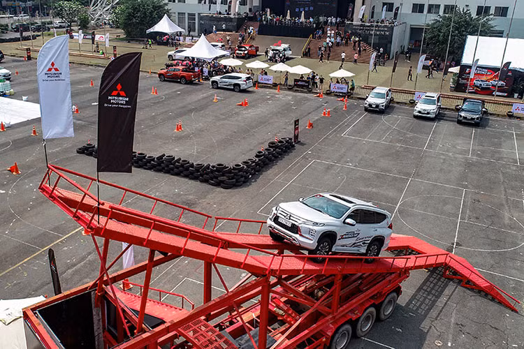 “Mitsubishi Experience Day” – trai nghiem xe Mitsubishi tai Ha Noi-Hinh-2