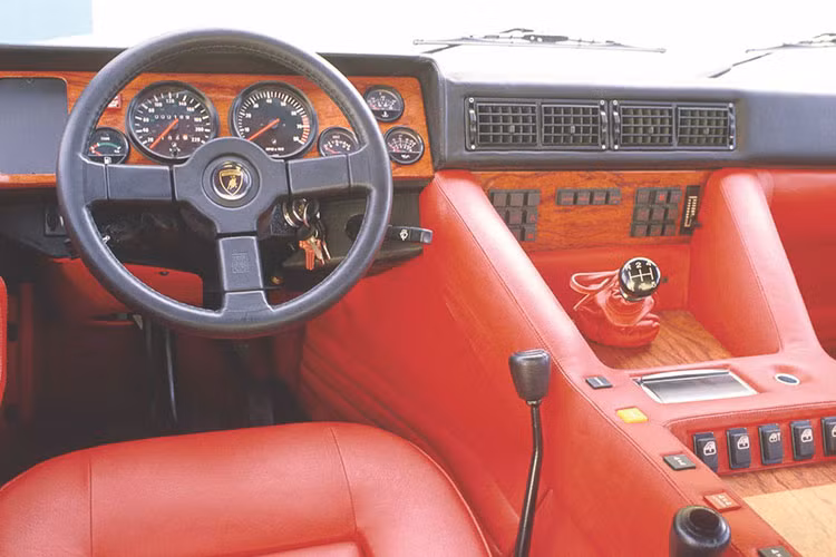 Nếu suôn sẻ, đây có thể là dòng tên thứ 5 trong đội hình siêu xe của hãng Lamborghini đình đám, bao gồm những cái tên như; Huracan, Aventador, Urus và một mẫu xe thể thao chưa có tên (2+2).