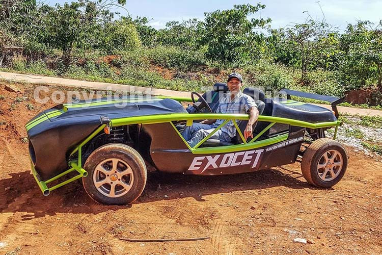 Dự án tiếp theo của Văn Kim đang ấp ủ hiện là mẫu siêu xe triệu đô mà giới nhà giàu Việt và các bạn trẻ đam mê xe thời gian vừa qua nhắc đến rất nhiều, Ferrari LaFerrari. Mẫu siêu xe hybrid của Ferrari rất khó về được Việt Nam nhưng Văn Kim khẳng định sẽ cho ra đời dự án chế xe này.