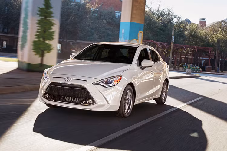 Toyota Yaris 2019 mới hiện chưa có giá, nhưng sẽ được bán ra vào khoảng tháng 8 năm nay. Nhiều dự đoán cho rằng mức giá sẽ từ 15.950 USD (khoảng 363 triệu đồng) đối với phiên bản số sàn và 17.050 USD (khoảng 389 triệu đồng) với phiên bản số tự động.