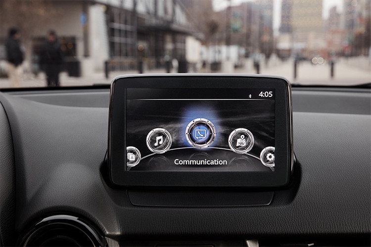 Ngoài ra, chiếc xe sedan mới này còn được nhà sản xuất Toyota tích hợp camera lùi, hệ thống âm thanh 6 loa, jack cắm âm thanh. Hệ thống kiểm soát hành trình và khởi động nút bấm là trang bị tiêu chuẩn.