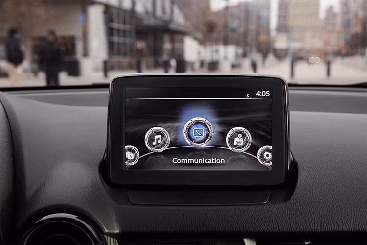 Ngoài ra, chiếc xe sedan mới này còn được nhà sản xuất Toyota tích hợp camera lùi, hệ thống âm thanh 6 loa, jack cắm âm thanh. Hệ thống kiểm soát hành trình và khởi động nút bấm là trang bị tiêu chuẩn.